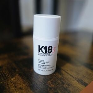 K18 Biomimetic Hairscience Leave-In Molecular Repair Hair Mask - White